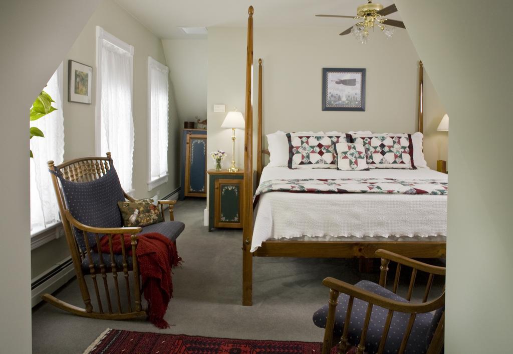 The Maple Leaf Inn Barnard Room photo
