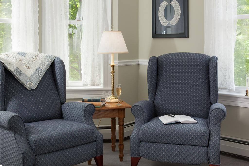The Maple Leaf Inn Barnard Room photo
