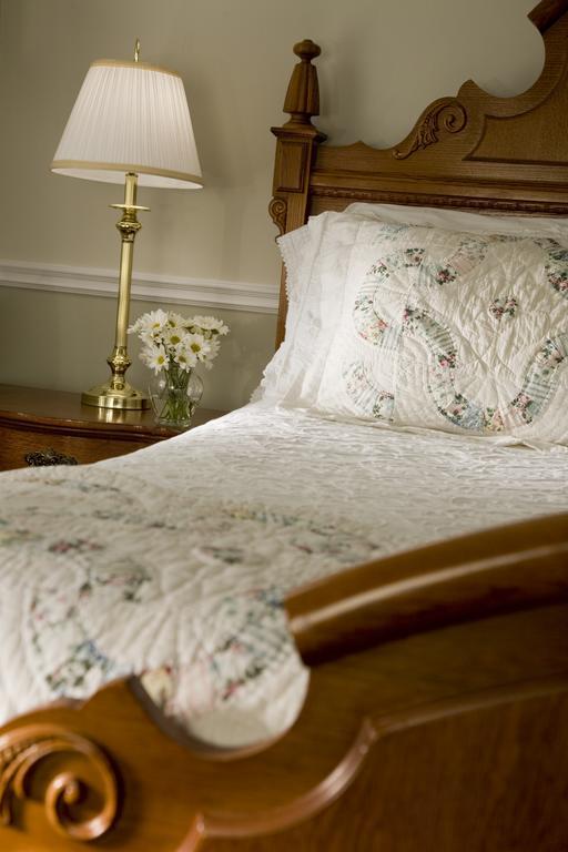 The Maple Leaf Inn Barnard Room photo