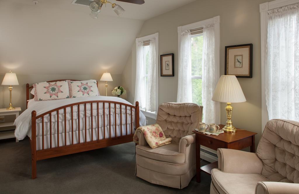 The Maple Leaf Inn Barnard Room photo