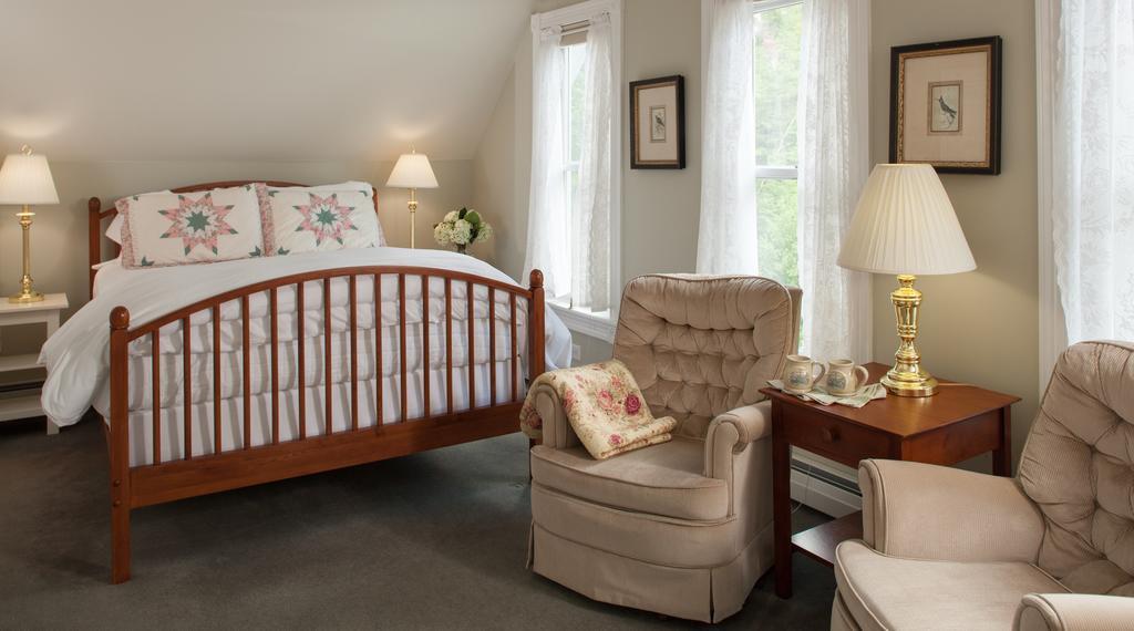 The Maple Leaf Inn Barnard Room photo