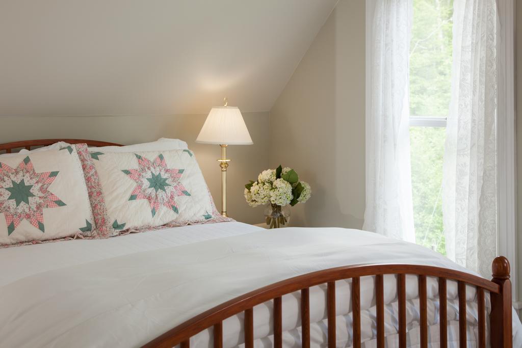 The Maple Leaf Inn Barnard Room photo