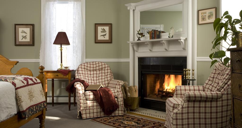 The Maple Leaf Inn Barnard Room photo